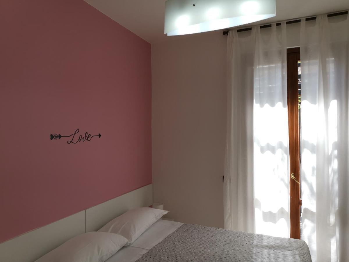 Bed and Breakfast Beb I Portici Cernobbio Habitación foto