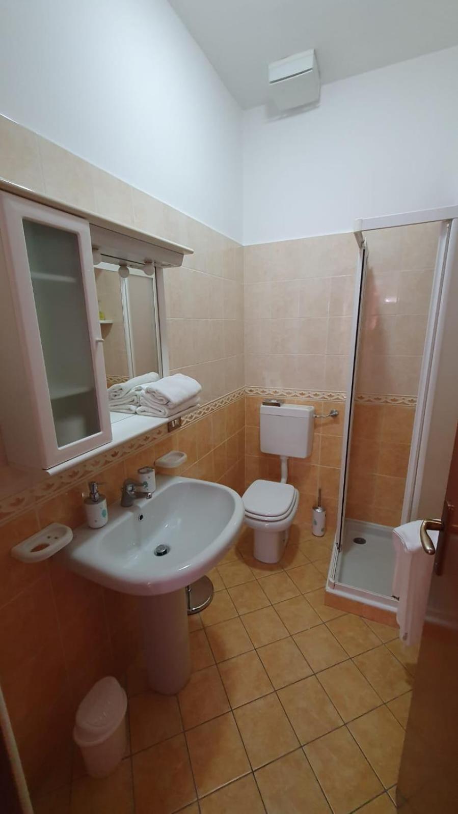 Bed and Breakfast Beb I Portici Cernobbio Habitación foto
